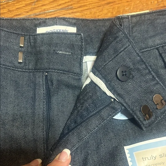 NWT⭐️DOCKERS Bermuda SHORTS Truly Slimming JAELYNN Dark Wash Size 10 - Picture 7 of 13